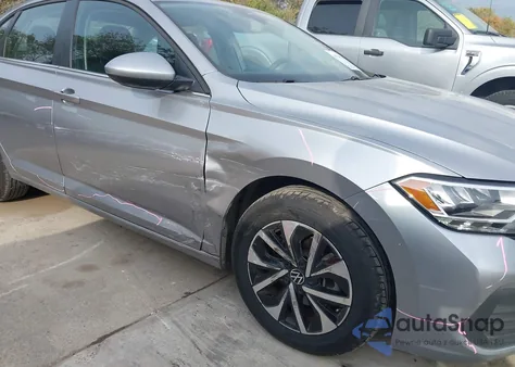 2024 Volkswagen Jetta 1.5T S z USA, uszkodzony, nr VIN 3VW5M7BU2RM031180